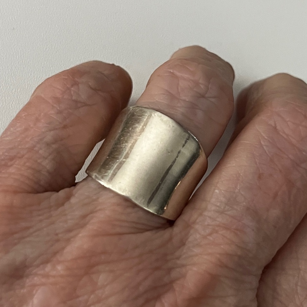 Wide solid Sterling Silver Band Ring -Hallmarked-size 7. Not hallow.8.61 grams.